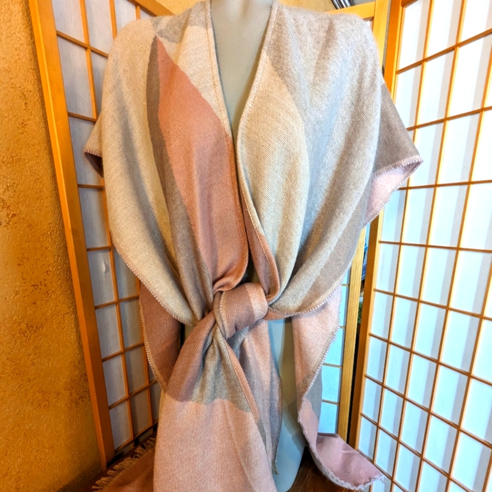 🆕 "Do everything in Love" wrap scarf/ shawl, NEW with tags.